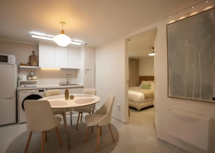 Suajae 2room,3bed ,3mins Hapjeong 1f