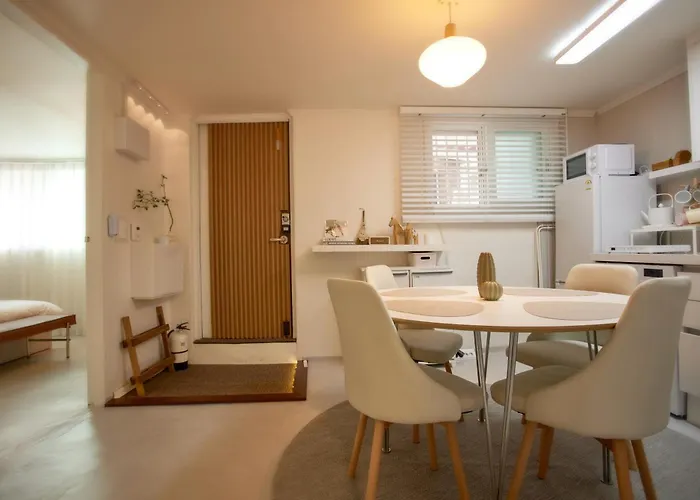 Suajae 2room,3bed ,3mins Hapjeong 1f